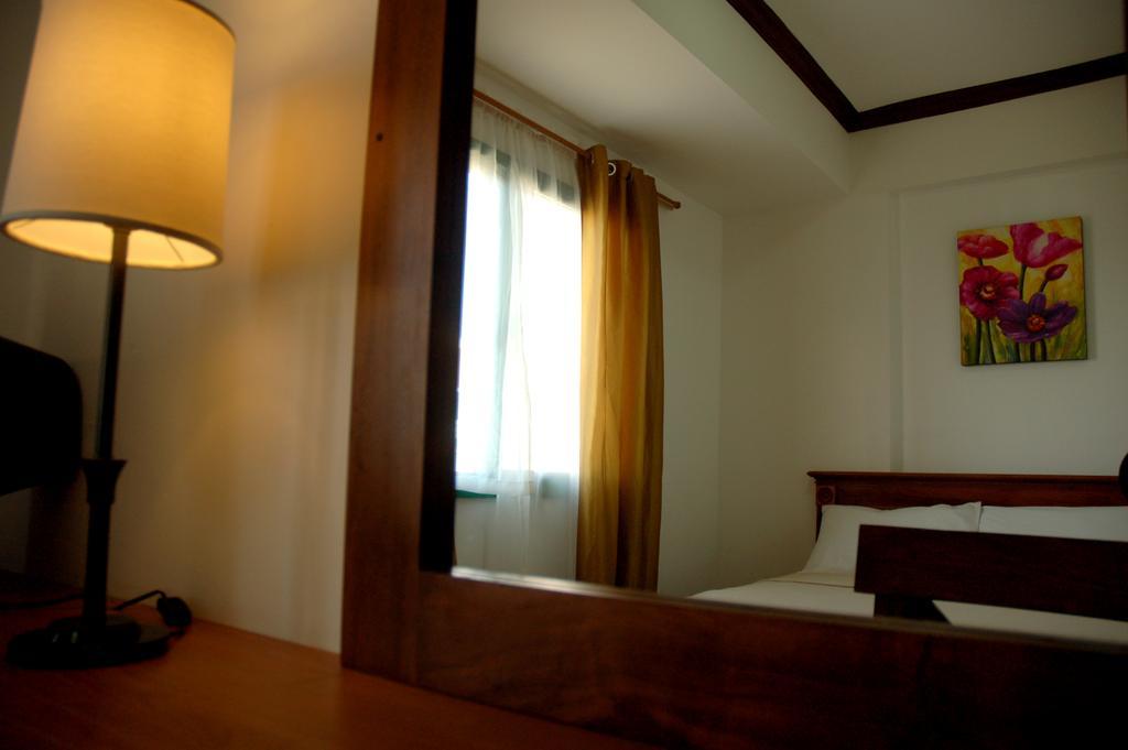Hotel Isabelle Royale Makati Makati City Exterior foto
